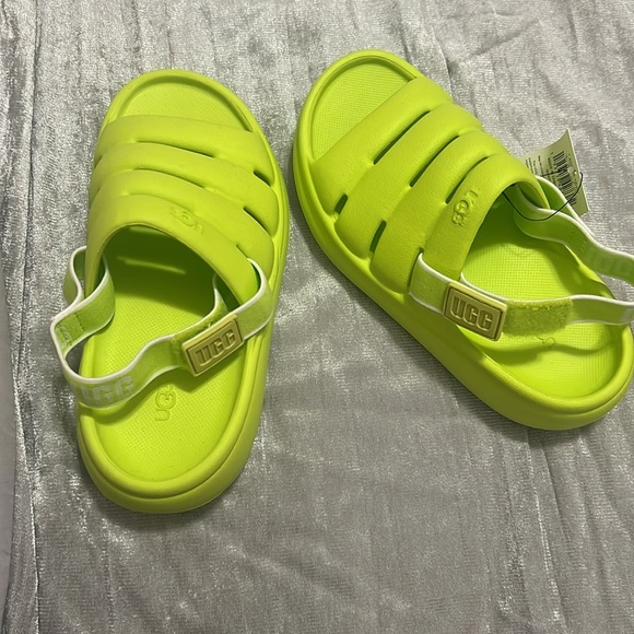 Brand new with tags kids UGG sandal - Picture 2 of 5